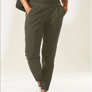 Athleta Brooklyn textured Jogger Pants Mountain Olive 8 green EUC zipper pocket
